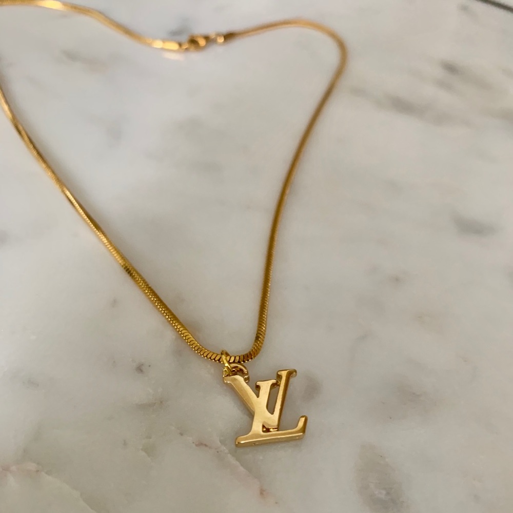 🌟Authentic Louis Vuitton Logo Necklace🌟